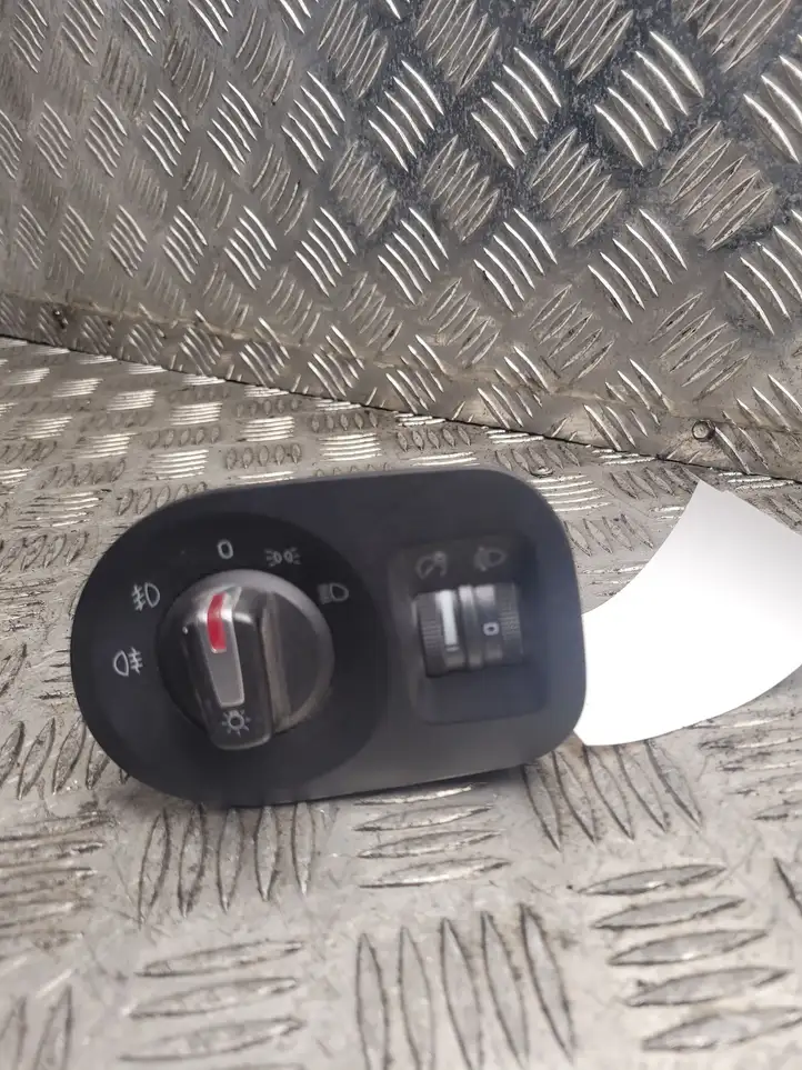 Seat Altea XL (2004 - 2015) 5P1941431EB Включатель фонарей — фото 1