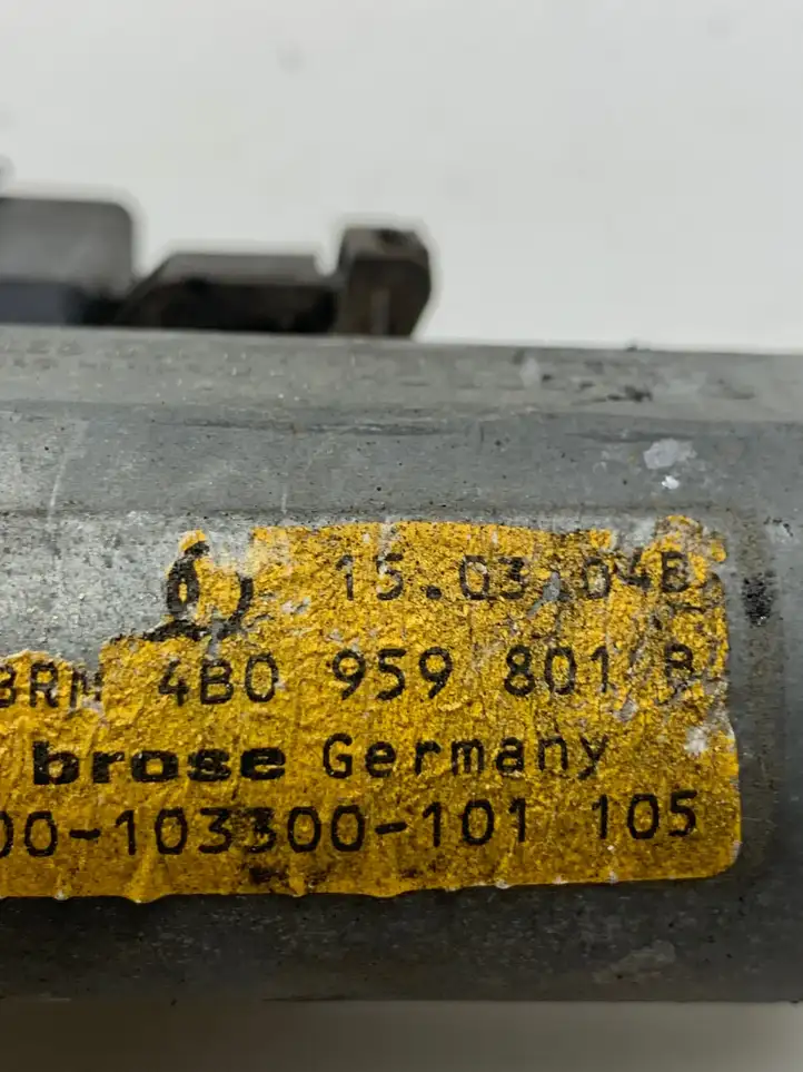 Audi A6 S6 C5 4B (1997 - 2001) 4B0959801B Стеклоподъемник задней двери — фото 2
