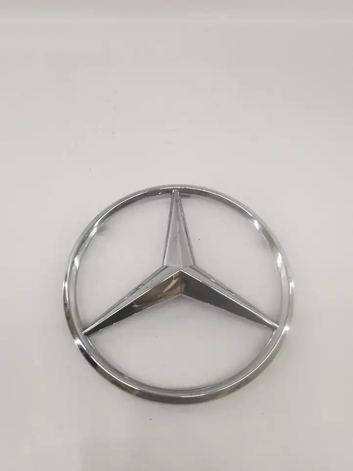 Mercedes-Benz C W204 (2007 - 2014) A000888000160 Эмблема автомобиля — фото 1