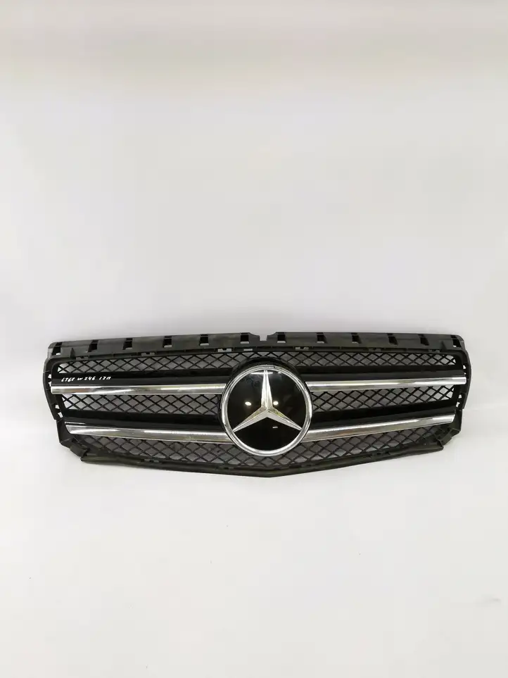 Mercedes-Benz B-class W246 (2011 - 2014) A1648880411 Верхняя решетка радиатора — фото 1