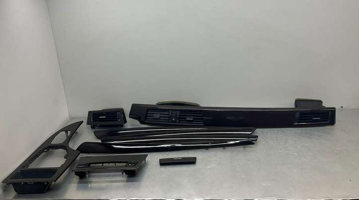 BMW 5 E60 E61 (2004 - 2010)  6989862 Декоративная отделка
