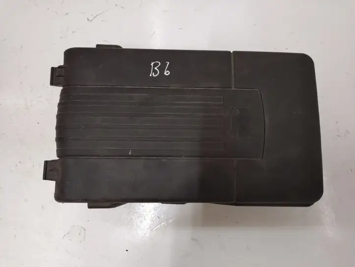 Volkswagen PASSAT B6 (2005 - 2010) 1K0915443A Крышка ящика аккумулятора — фото 1