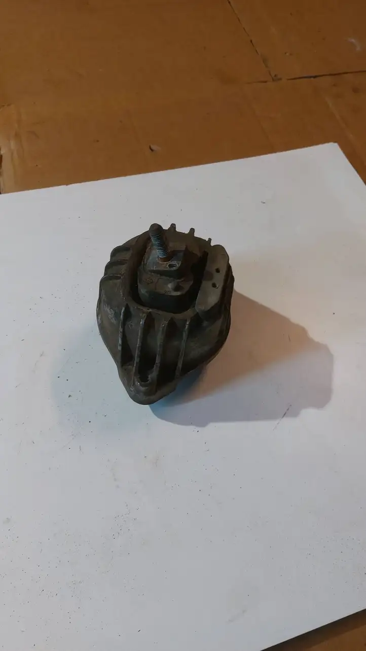 BMW 3 E90 E91 (2005 - 2012) 13981112 Опора двигателя — фото 3