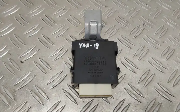 Toyota Yaris (2014 - 2019) 859400D030 Реле стеклоочистителей — фото 4