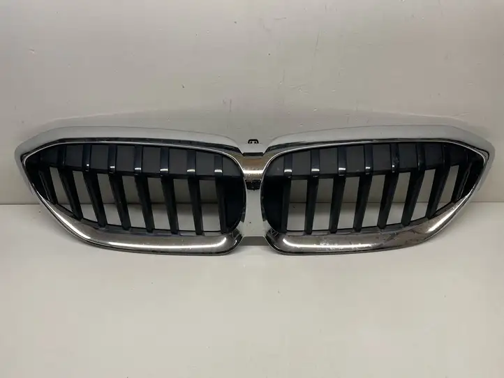 BMW 3 G20 G21 (2019 - ) 1929761 Верхняя решетка радиатора — фото 1