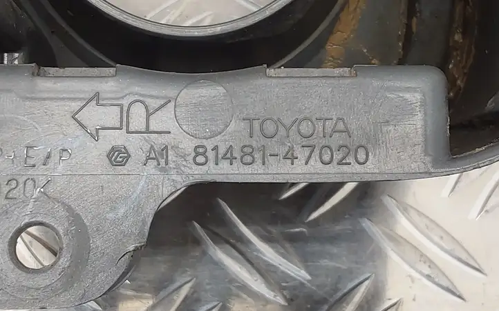 Toyota Prius (XW30) (2009 - 2015) 8148147020 Решетка противотуманной фары — фото 4