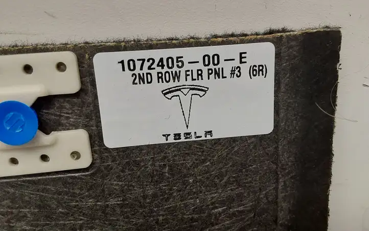 Tesla Model X (2015 - 2021) 107240500E Прочие детали салона — фото 2