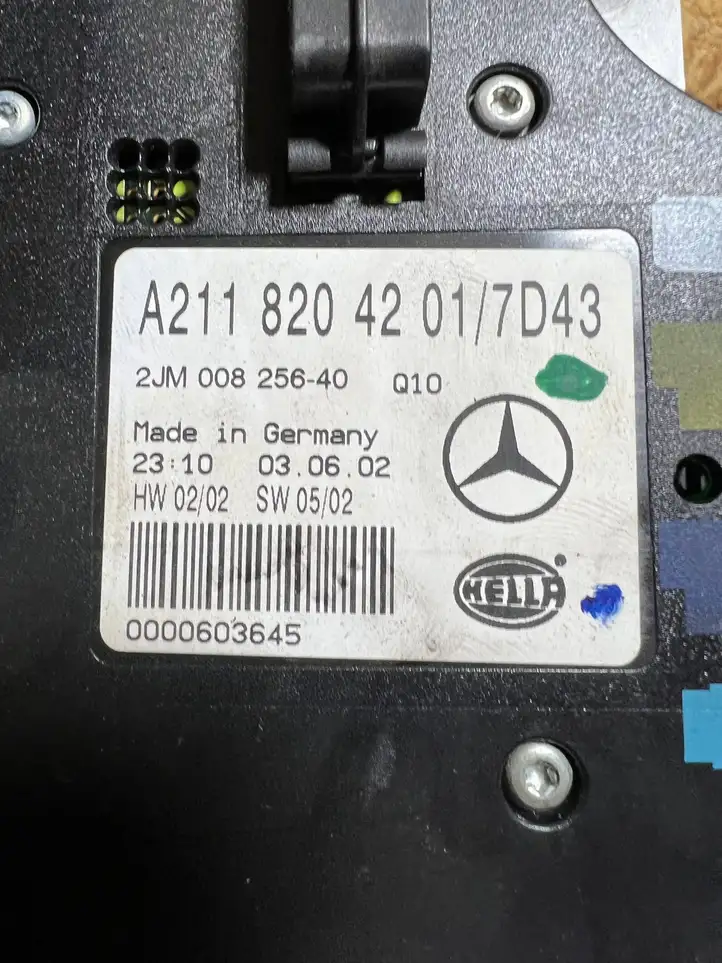 Mercedes-Benz E W211 (2002 - 2009) a2118204201 Передняя подсветка — фото 2