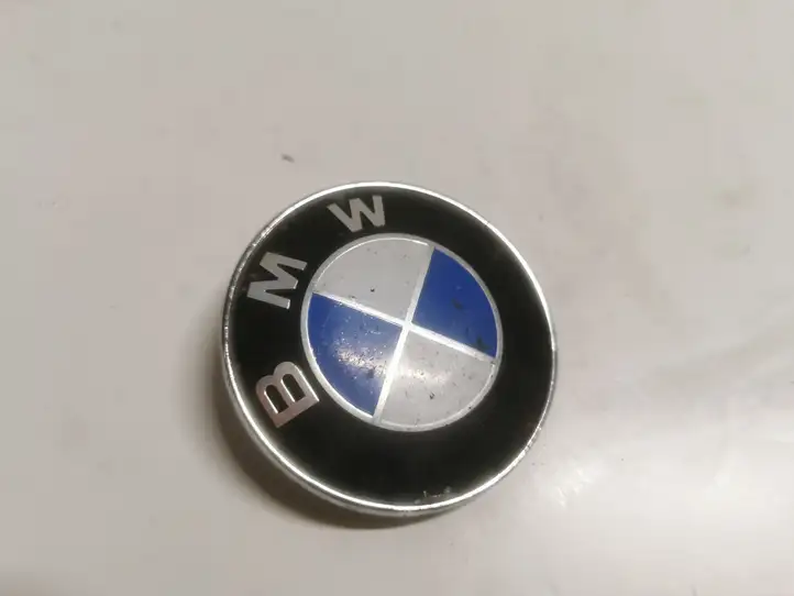 BMW 3 F30 F35 F31 (2012 - 2018) 1970248 Эмблема автомобиля — фото 1