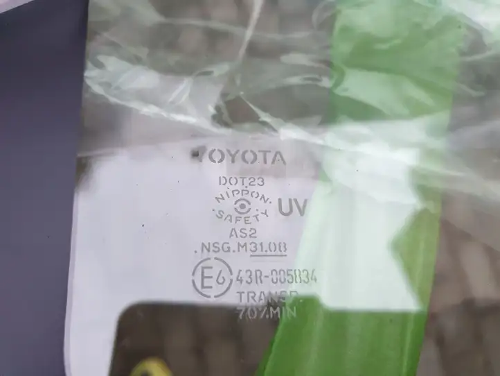 Toyota RAV 4 (XA40) (2012 - 2018) 6272042350 Заднее боковое стекло — фото 2