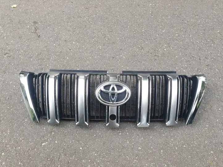 Toyota Land Cruiser (J150) (2009 - ) 5310160C20 Верхняя решетка радиатора — фото 1