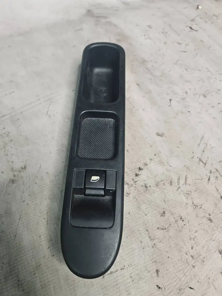 Citroen C3 Picasso (2010 - 2017) 652859at Кнопка стеклоподъемников — фото 1