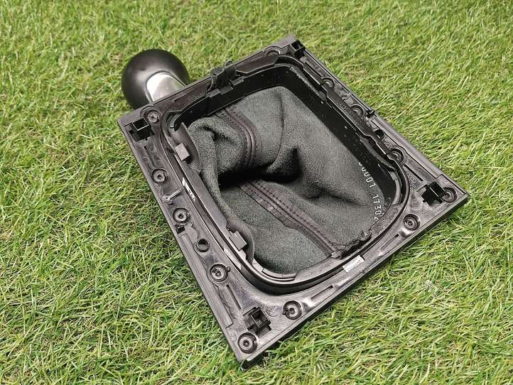 Audi A3/S3 8P (2008 - 2013)  8P0863279A Отделка рычага переключения передач (кожа, головка)