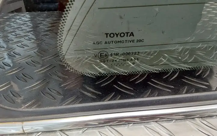 Toyota Avensis T270 (2009 - 2012) Заднее боковое стекло — фото 2