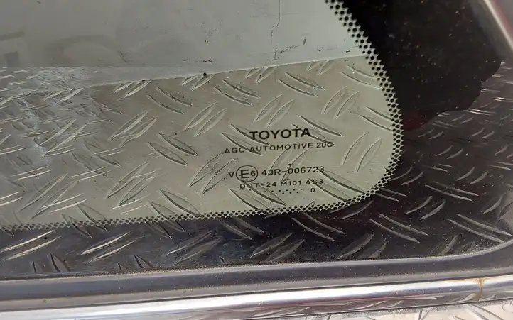 Toyota Avensis T270 (2009 - 2012) Заднее боковое стекло — фото 3