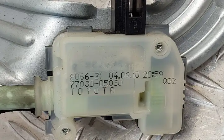 Toyota Avensis T270 (2009 - 2012) 7703005030 Привод замка крышки топливного бака — фото 2