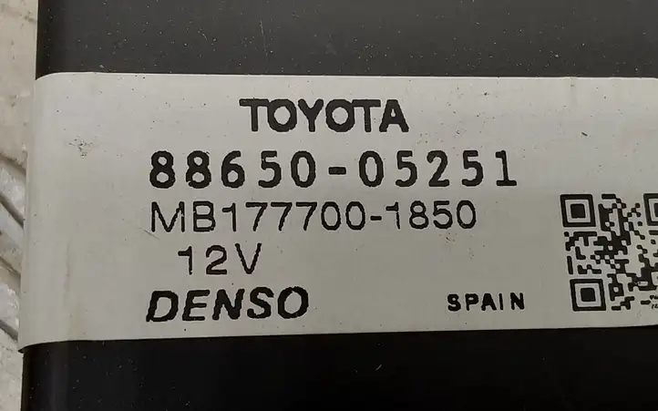 Toyota Avensis T270 (2009 - 2012) 8865005251 Блок управления климат-контролем — фото 2