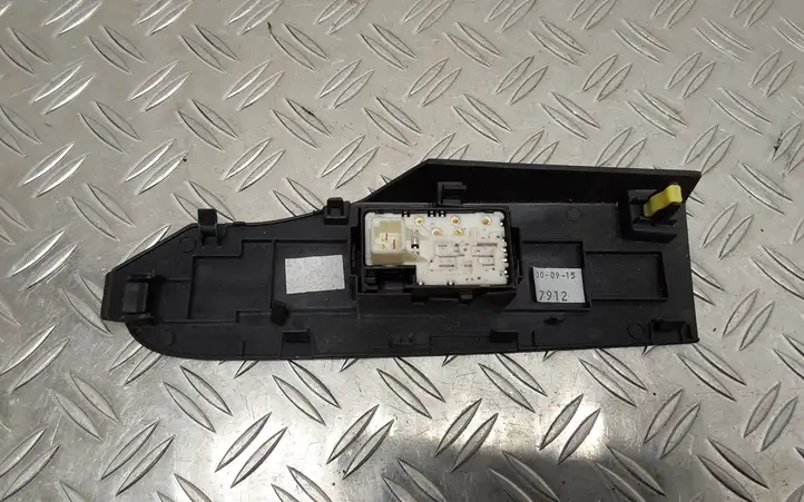 Toyota Auris E180 (2012 - 2018) 7423102D50 Блок кнопок стеклоподъемников — фото 3