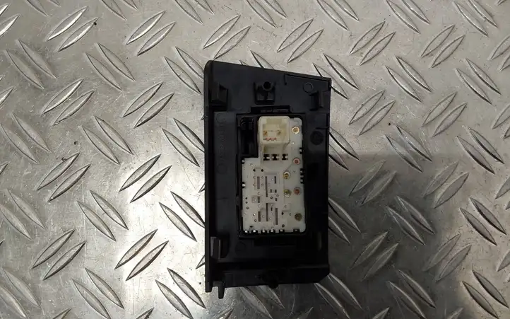 Toyota Auris E180 (2012 - 2018) 7427202630 Кнопка стеклоподъемников — фото 3