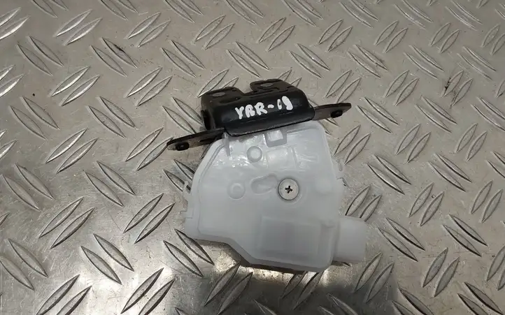 Toyota Yaris (2019 - ) Замок крышки багажника — фото 2