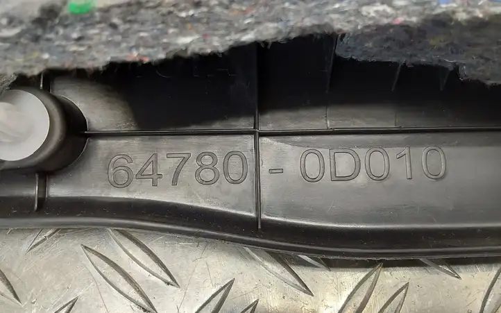 Toyota Yaris (2019 - ) 647800D010 Обшивка багажника — фото 3