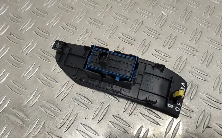 Toyota Verso (2012 - 2015) 742310F040 Кнопка стеклоподъемников — фото 2