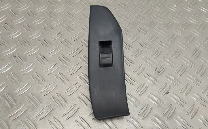 Toyota Verso (2012 - 2015) 742310F040 Кнопка стеклоподъемников — фото 1