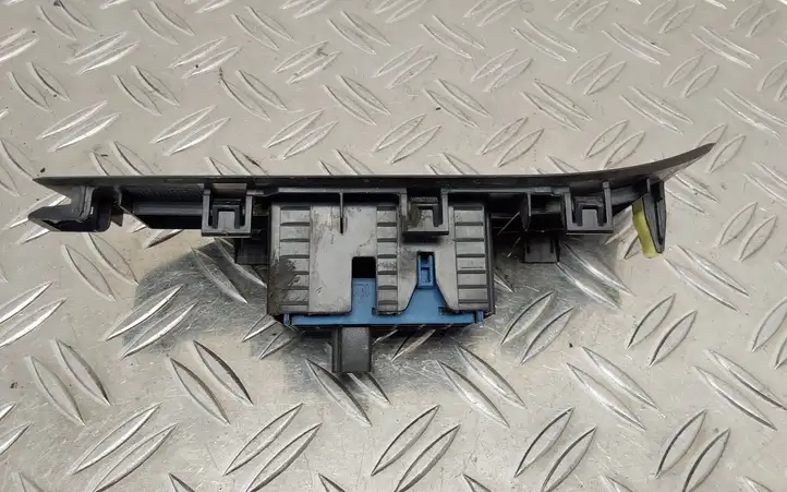 Toyota Verso (2012 - 2015) 742310F040 Кнопка стеклоподъемников — фото 3