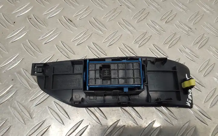 Toyota Verso (2012 - 2015) 742310F040 Кнопка стеклоподъемников — фото 4