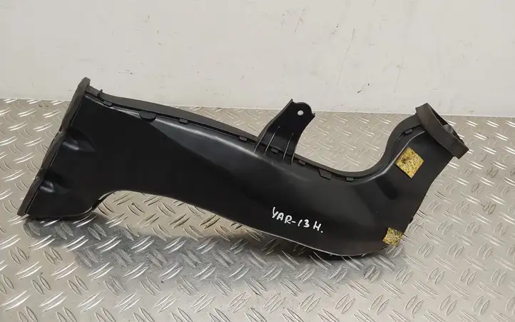 Toyota Yaris (2012 - 2014) G92F10D010 Детали воздухозаборника — фото 1
