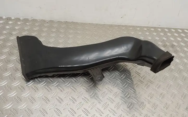 Toyota Yaris (2012 - 2014) G92F10D010 Детали воздухозаборника — фото 2