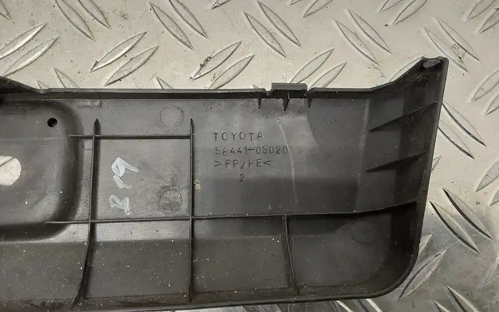 Toyota Avensis T250 (2006 - 2009) 5844105020 Крышка ящика аккумулятора — фото 2
