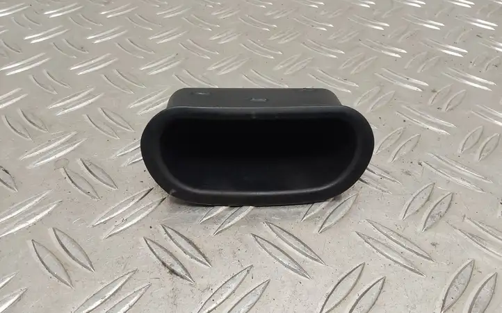 Toyota Yaris (2012 - 2014) 7481113010 Ручка крышки багажника — фото 1