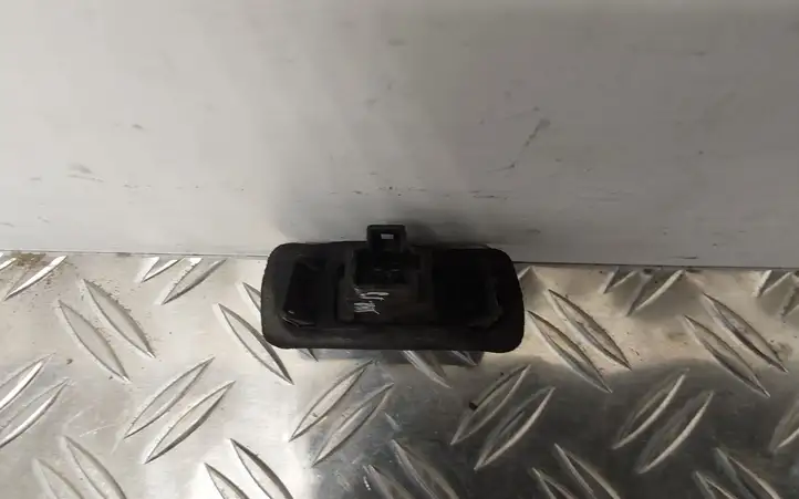 Toyota Yaris (2012 - 2014) Подсветка номера — фото 2