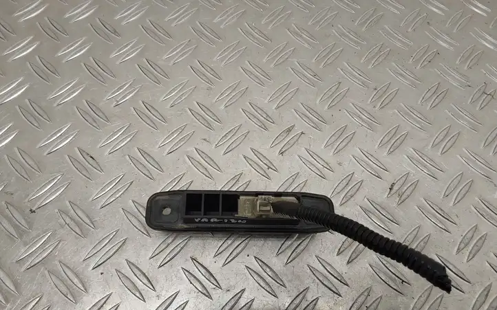 Toyota Yaris (2012 - 2014) Кнопка закрытия крышки багажника — фото 3