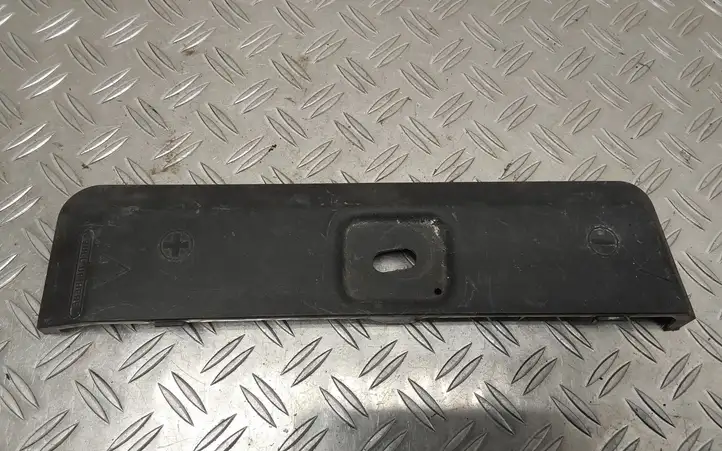 Toyota Avensis T250 (2006 - 2009) 5844105020 Крышка ящика аккумулятора — фото 1