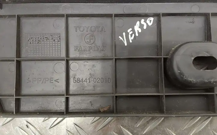 Toyota Verso (2009 - 2012) 5844102010 Крышка ящика аккумулятора — фото 2