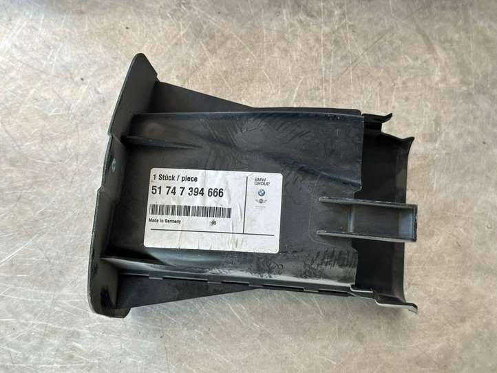BMW 5 G30 G31 (2016 - )  51747394666 Воздушный канал для охлаждения тормозов