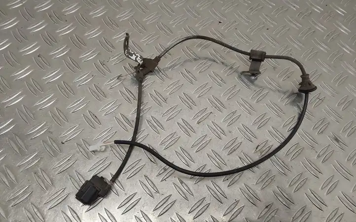 Toyota Yaris (2014 - 2019) Проводка заднего датчика ABS — фото 2