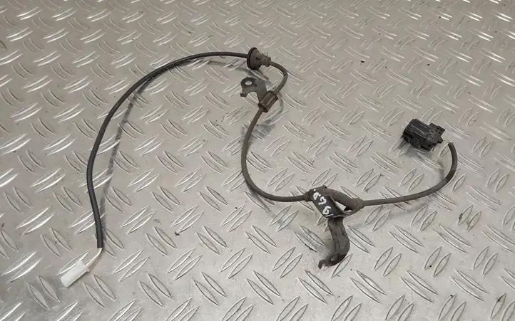 Toyota Yaris (2014 - 2019) Проводка заднего датчика ABS — фото 3
