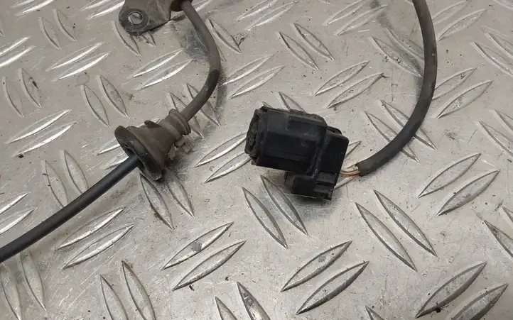 Toyota Yaris (2014 - 2019) Проводка заднего датчика ABS — фото 4