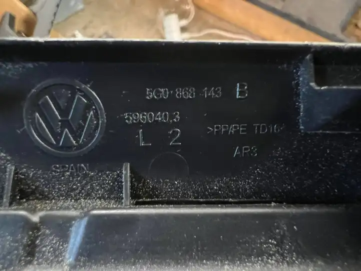 Volkswagen Golf VII (2013 - 2019) 5G0868143 Прочие детали салона — фото 2