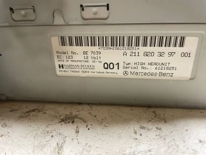 Mercedes-Benz E W211 (2002 - 2009) A2118203297 Магнитола / мультимедийная система — фото 2