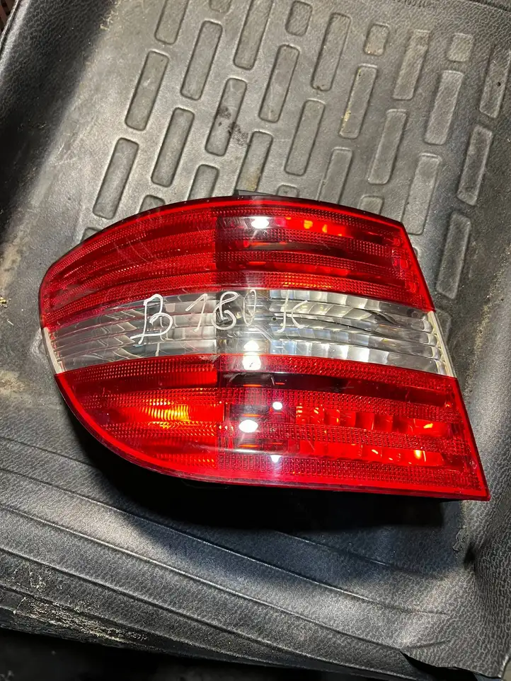 Mercedes-Benz B-class W245 (2005 - 2008) a1698202164 Задний фонарь в кузове — фото 1