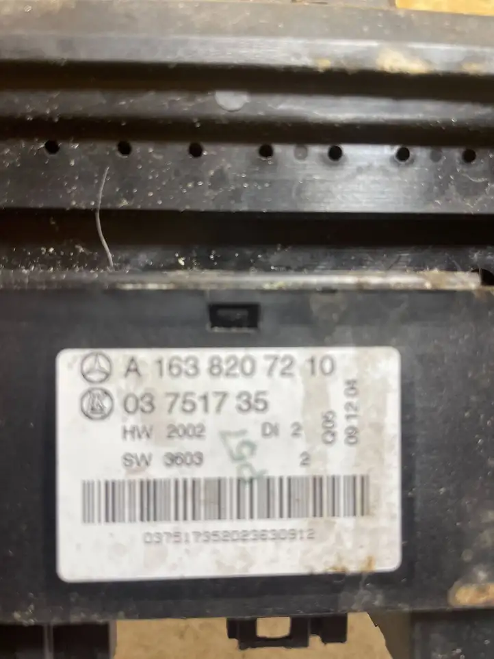 Mercedes-Benz ML W163 (1997 - 2005) A1638207210 Блок кнопок стеклоподъемников — фото 2