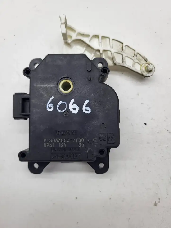 Toyota RAV 4 (XA40) (2012 - 2018) 0638002180 Двигатель задвижки потока воздуха — фото 1