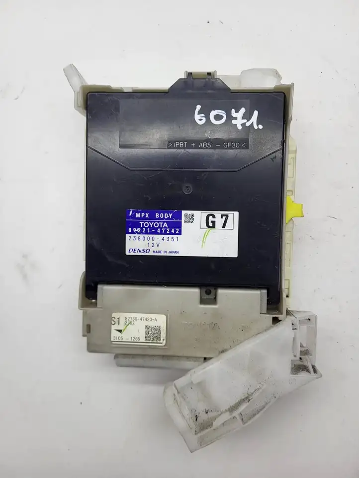 Toyota Prius+ (ZVW40) (2011 - 2018) 8922147242 Модуль управления BSM — фото 1
