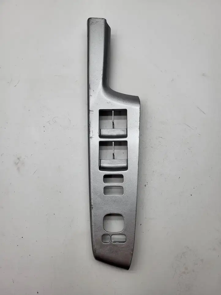 Toyota Prius+ (ZVW40) (2011 - 2018) 7423247130 Накладка кнопки стеклоподъемника — фото 1