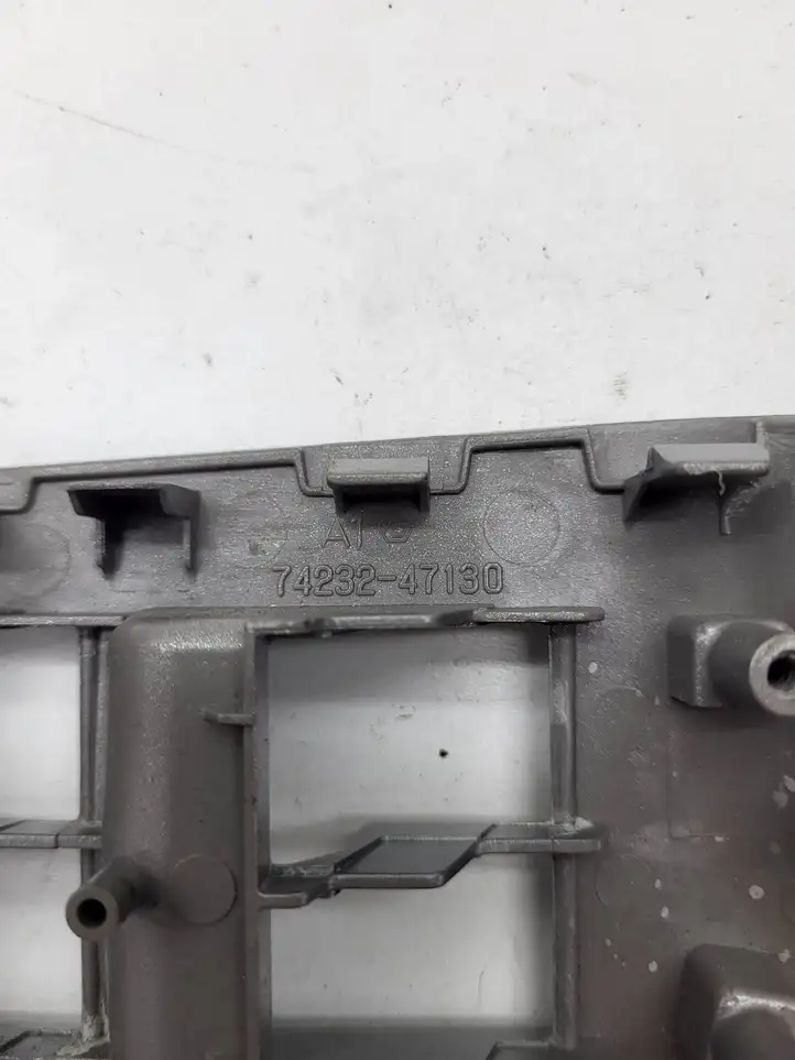 Toyota Prius+ (ZVW40) (2011 - 2018) 7423247130 Накладка кнопки стеклоподъемника — фото 3
