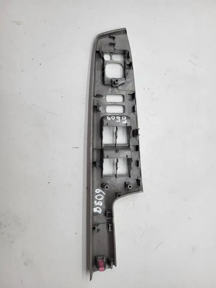 Toyota Prius+ (ZVW40) (2011 - 2018) 7423247130 Накладка кнопки стеклоподъемника — фото 4